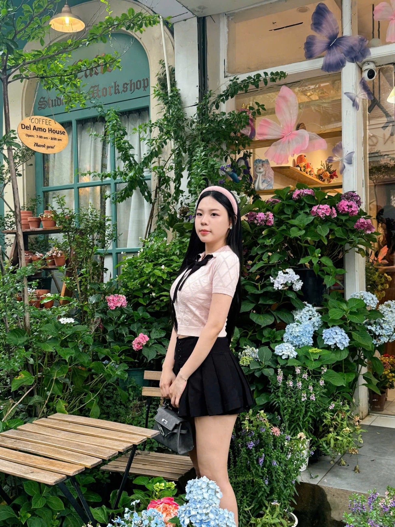 Áo hồng nơ đen