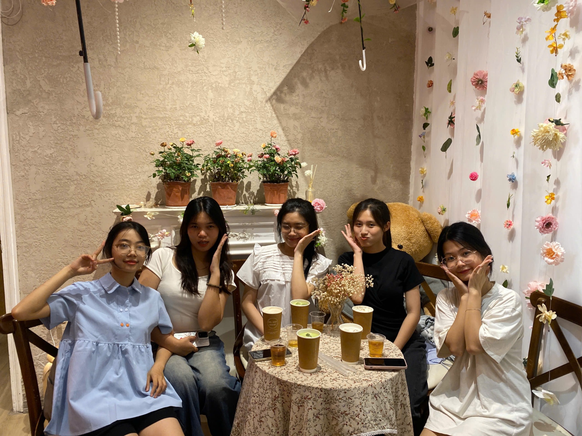 Váy hội nhóm