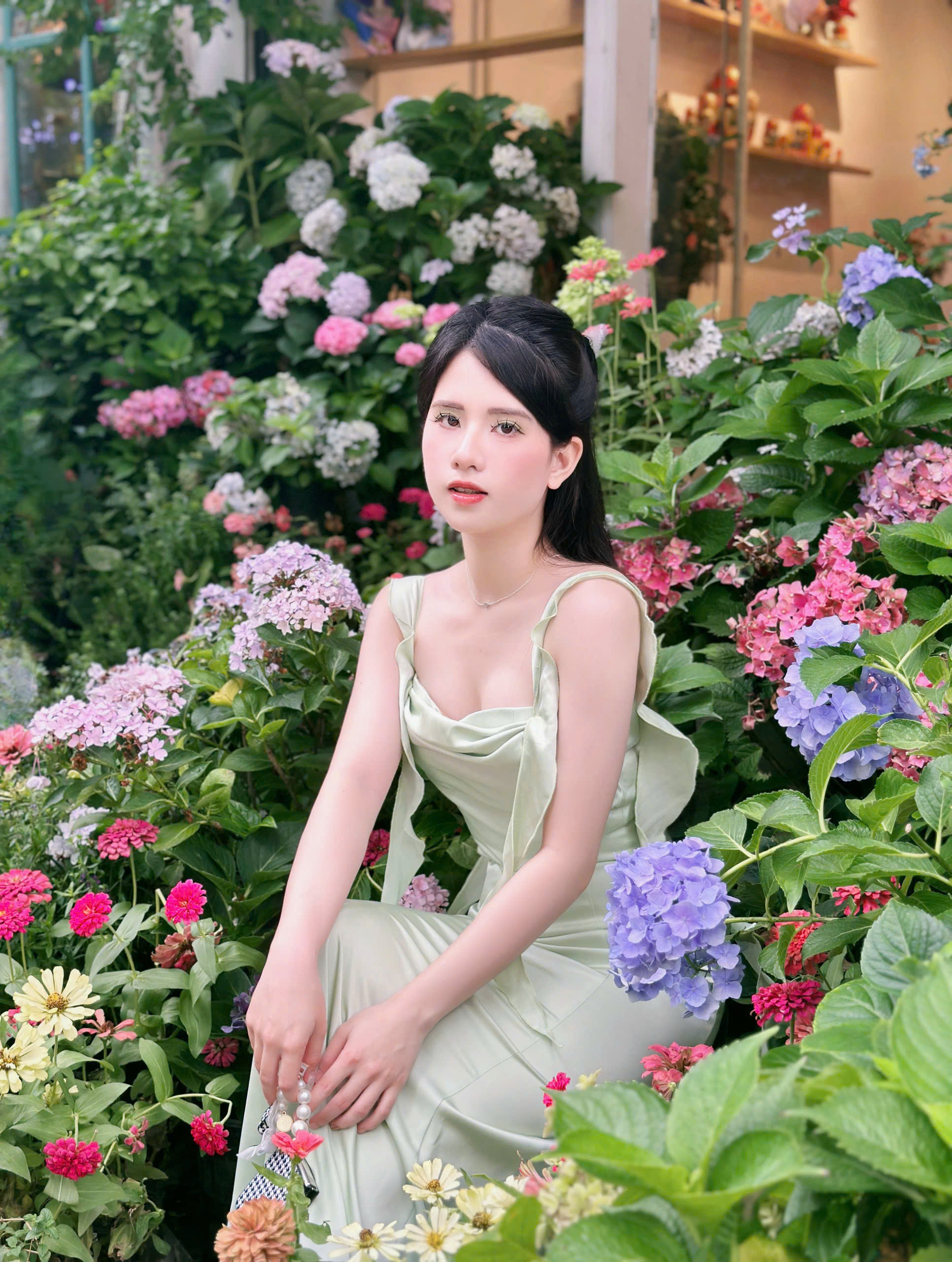 Quan-ca-phe-cafe-chup-anh-check-in-dep-voi-vuon-hoa-cam-tu-cau-15-7-25_s3.jpg