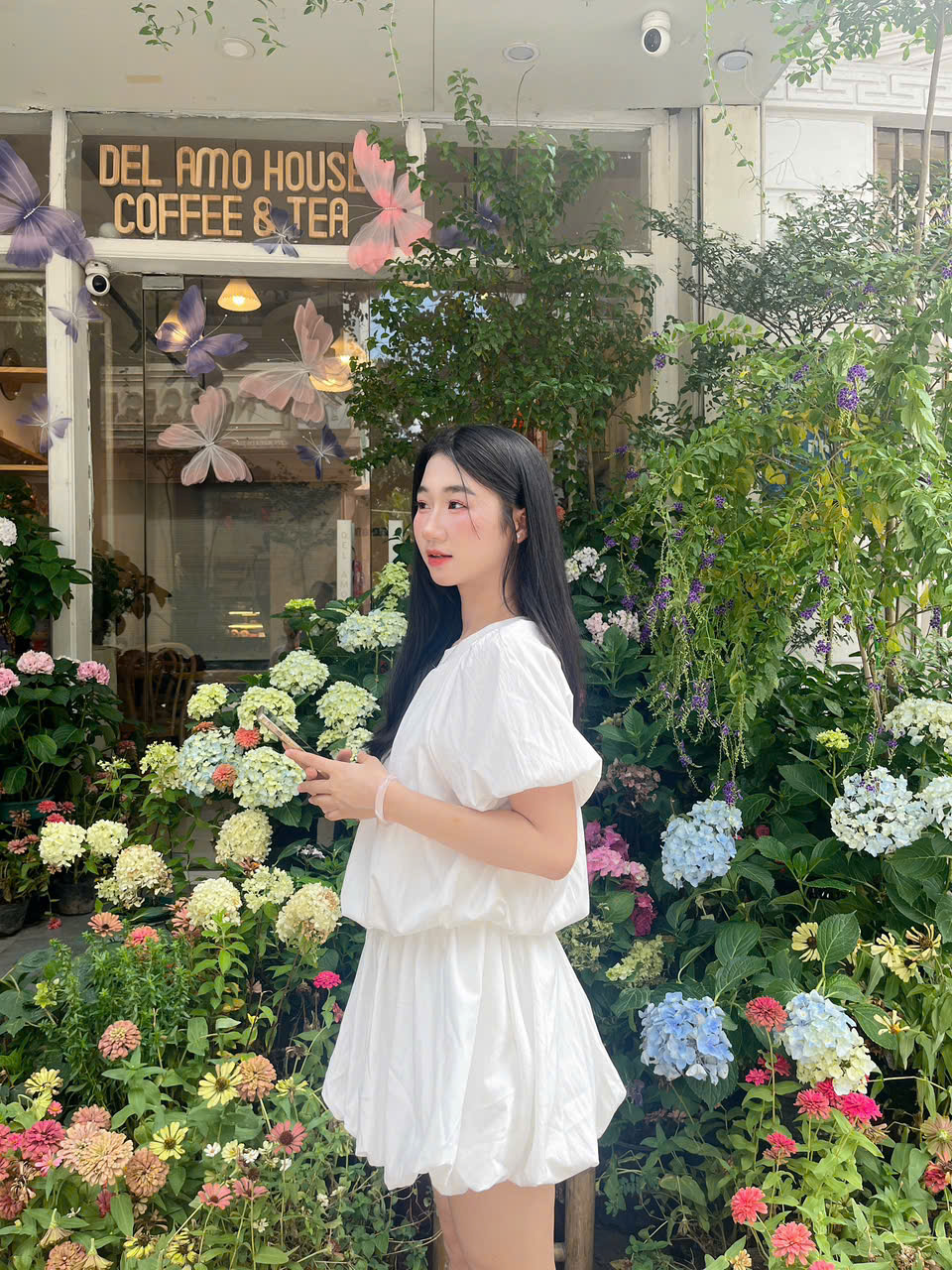 Quan-ca-phe-cafe-chup-anh-check-in-dep-voi-vuon-hoa-cam-tu-cau-20-7-25_mm3.jpg