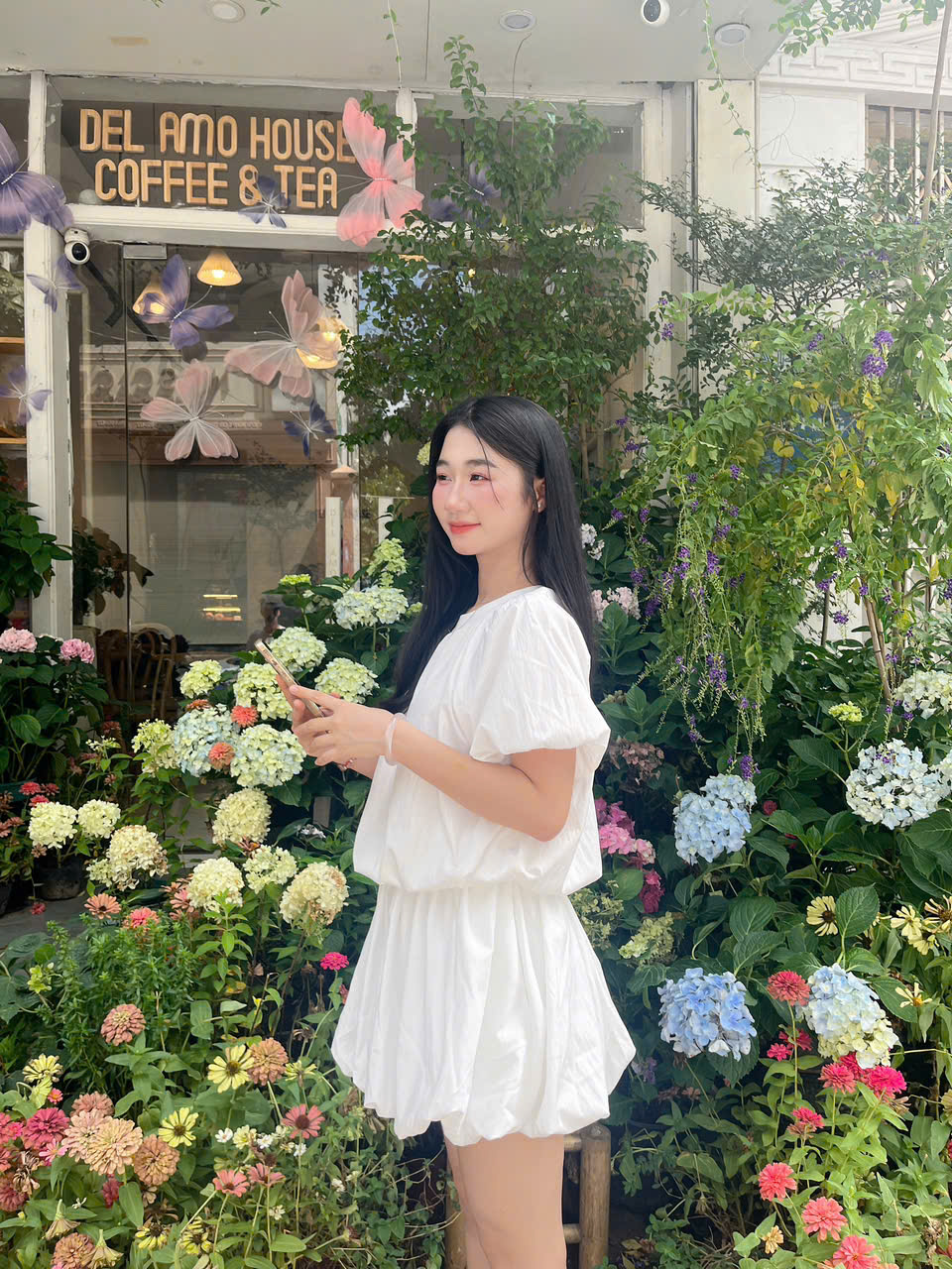 Quan-ca-phe-cafe-chup-anh-check-in-dep-voi-vuon-hoa-cam-tu-cau-20-7-25_mm4.jpg