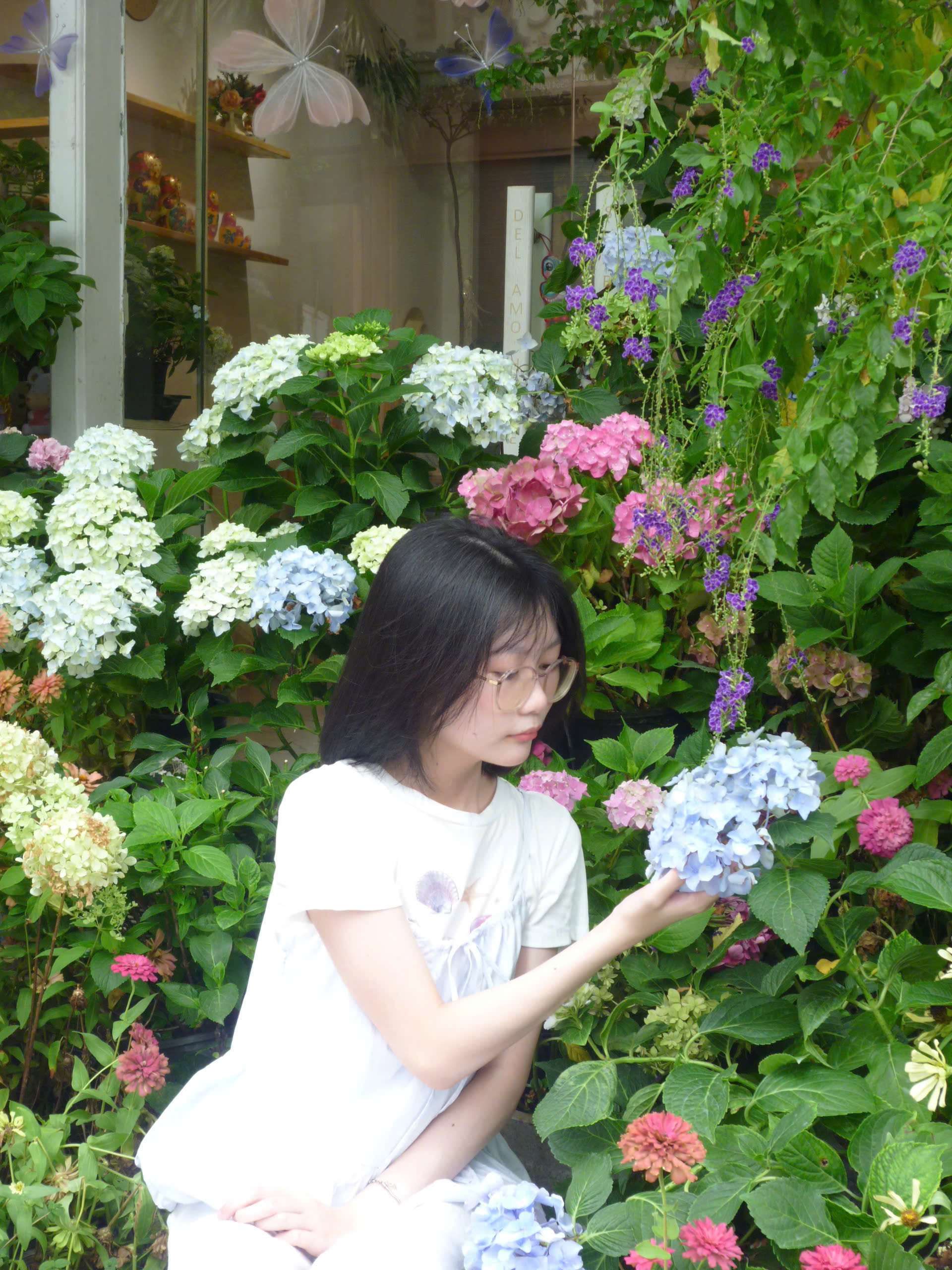 Quan-ca-phe-trang-tri-hoa-tuoi-dep-Ha-Noi-15-7-25_tn2.jpg