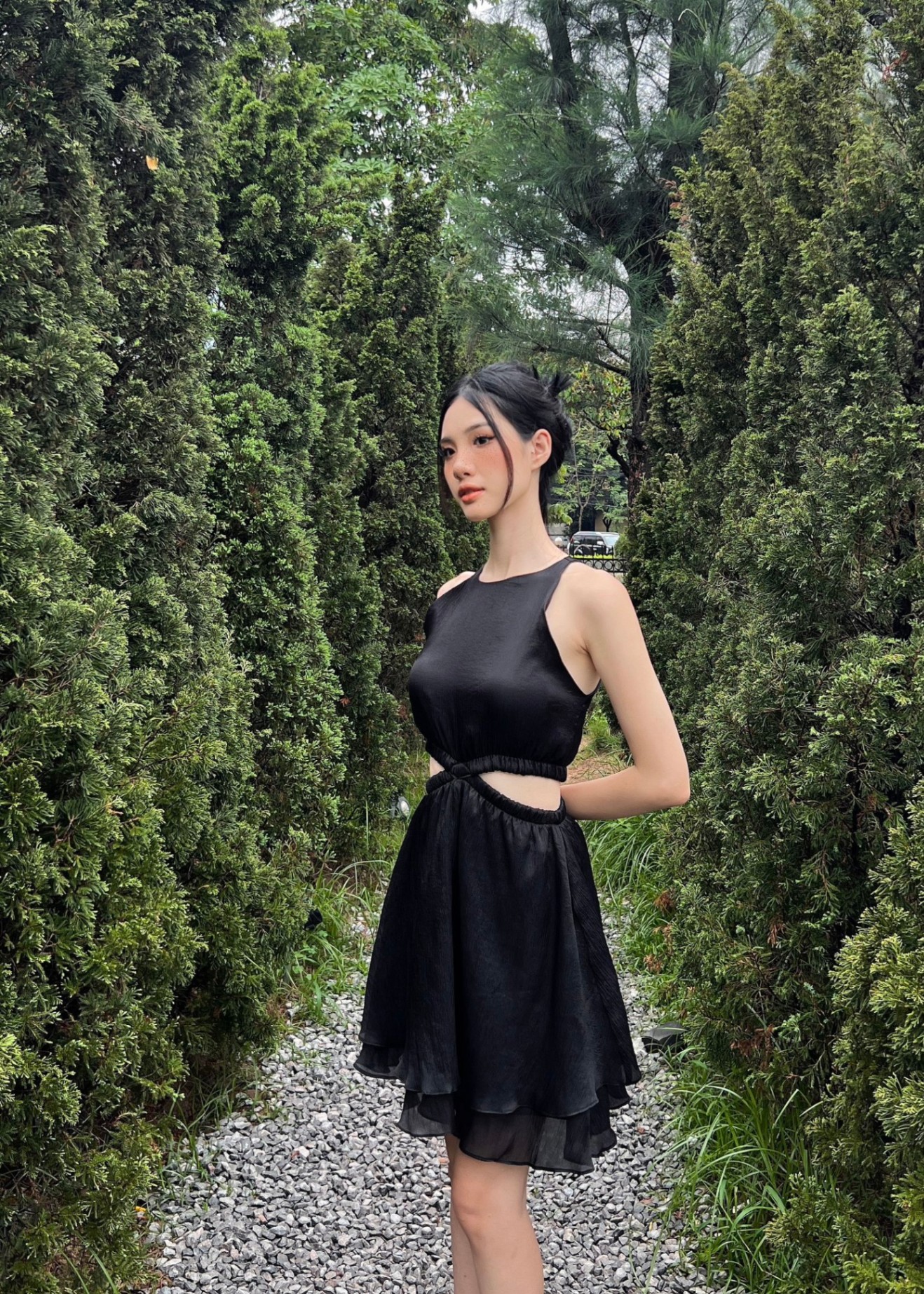 Đầm nữ Luxury 2 dây cúp ngực sexy màu đen GUMAC