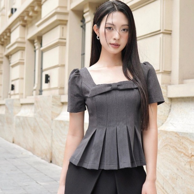 Áo peplum nữ Germe AVNT062403 Regina Top cổ vuông xếp ly xòe gấu TC24A29