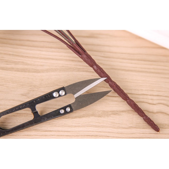 Kéo cắt chỉ - giao màu ngẫu nhiên