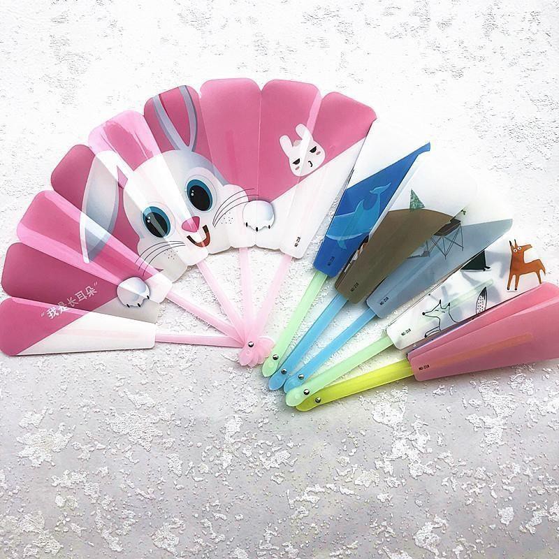 Quạt Nhựa Cầm Tay Cute Nhiều Hình - Giao Mẫu Ngẫu Nhiên - Quạt Nan Cụp Xòe
