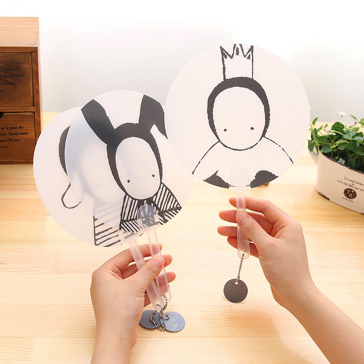 Quạt Nhựa Cầm Tay Cute Nhiều Hình - Giao Mẫu Ngẫu Nhiên - Quạt Nan Cụp Xòe