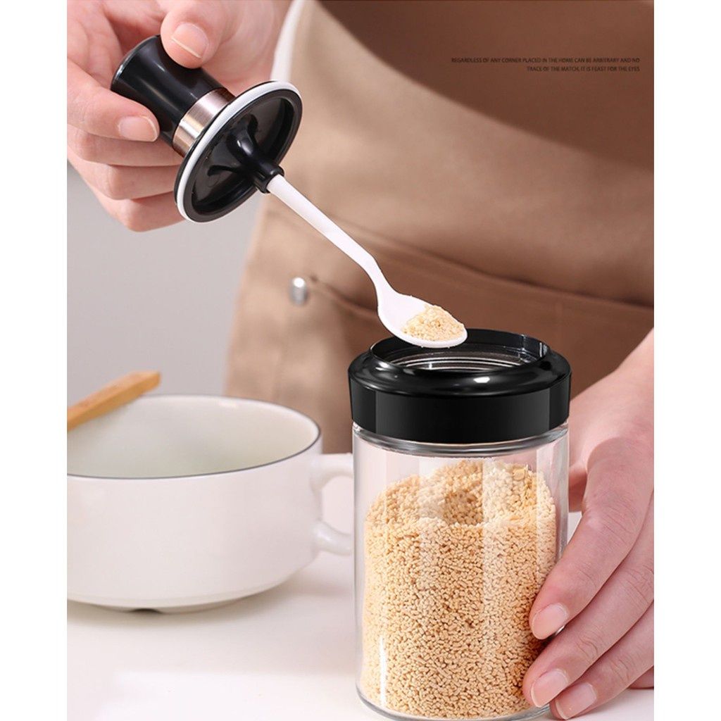 Hũ Đựng Gia Vị Kèm Muỗng Thuỷ Tinh Nắp Nhựa Đen