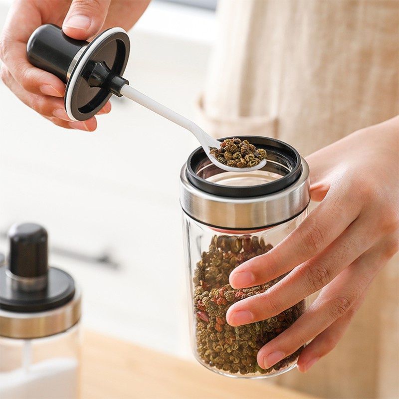 Hũ Đựng Gia Vị Kèm Muỗng Thuỷ Tinh Nắp Nhựa Đen