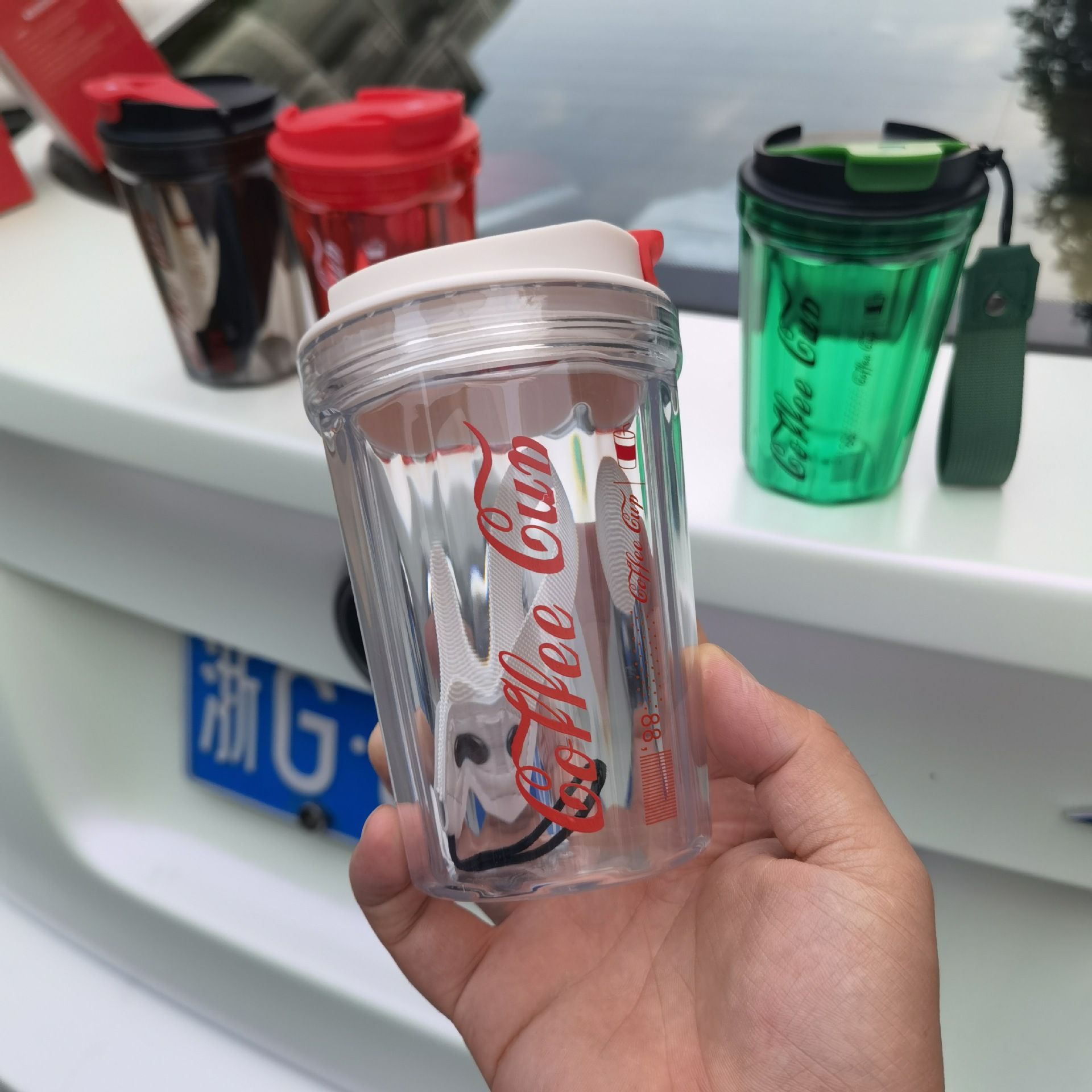 Bình Nước COFFE CUP NHỰA Trong Kiểu Cocacola