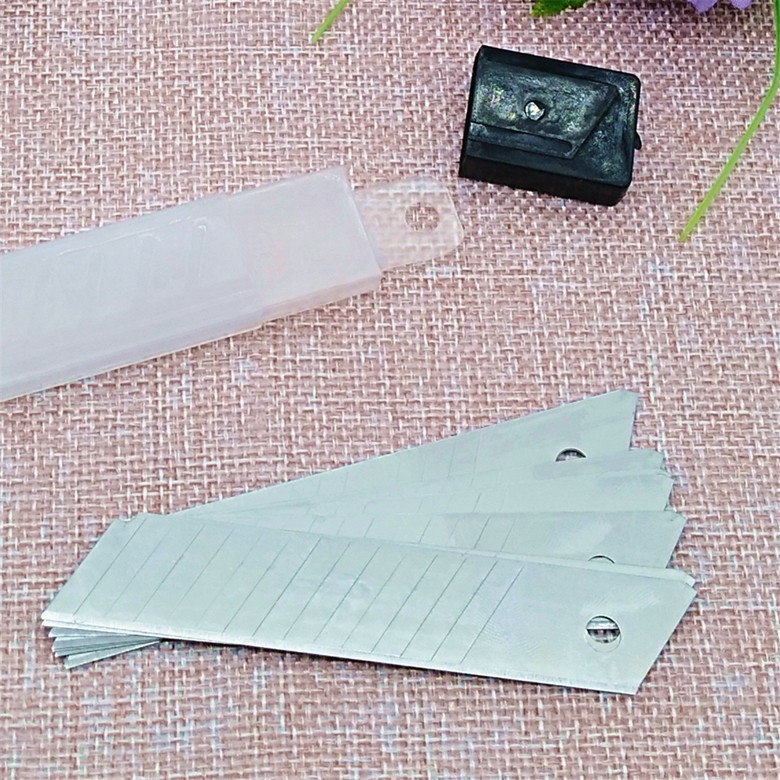 Hộp 10 Lưỡi Dao Rọc Giấy Loại To 18mm