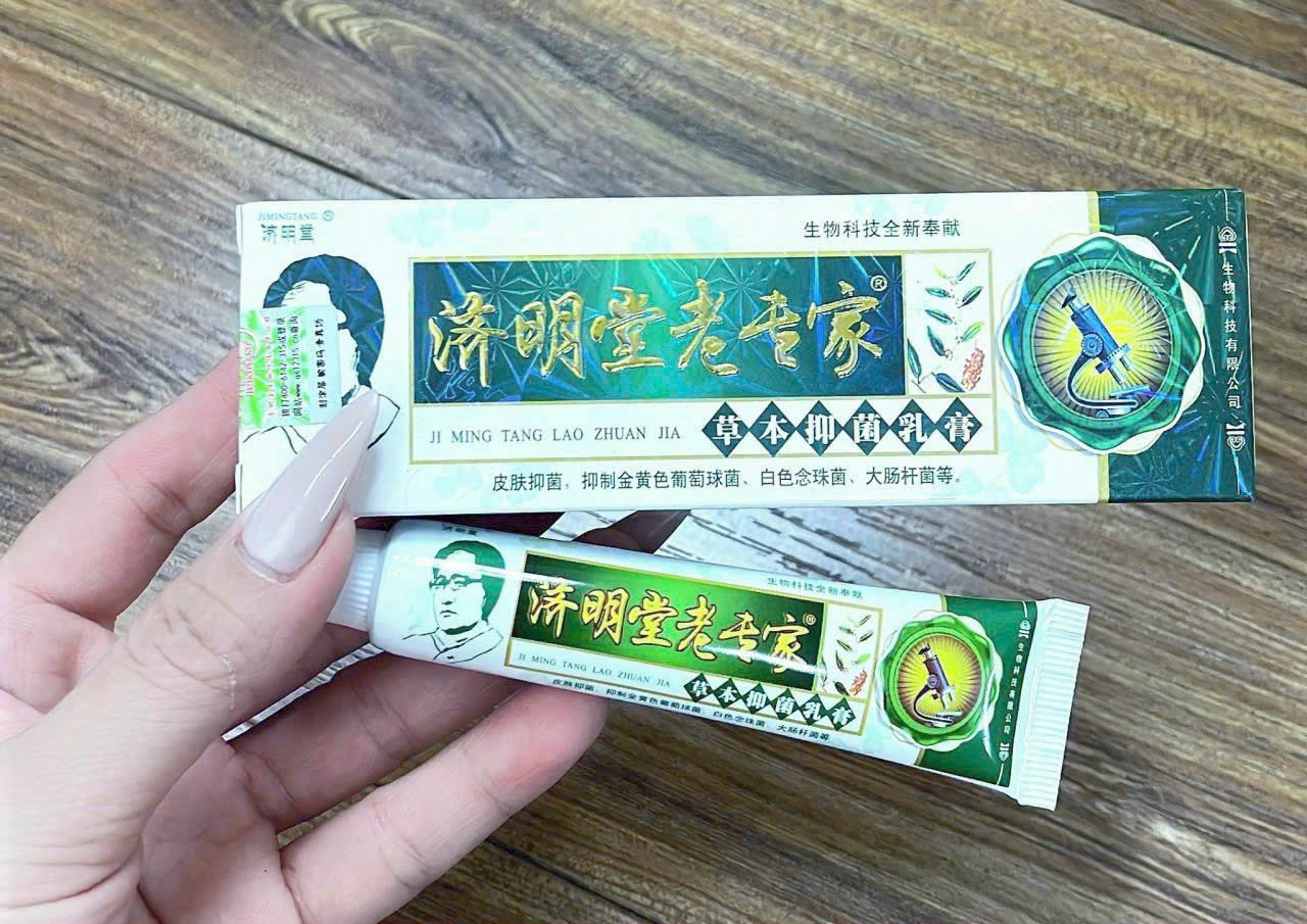 Kem Trị Nứt Nẻ Á Sừng Tay Chân Hiệu Quả HÃNG JIMINGTANG(Xanh Trắng Đeo Kính)