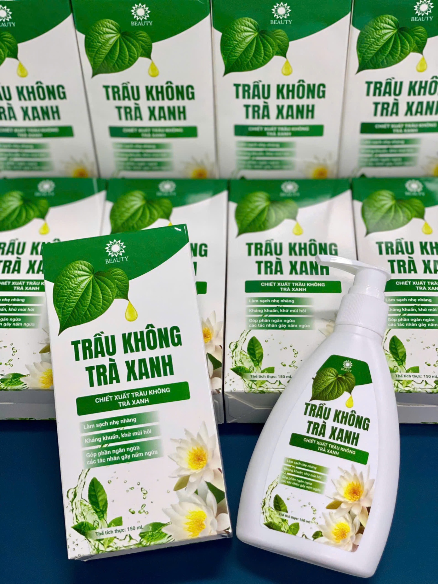 Dung Dịch Vệ Sinh Phụ Nữ Tía Tô Trầu Không Trà Xanh 150ml MV921078 - TRÀ XANH