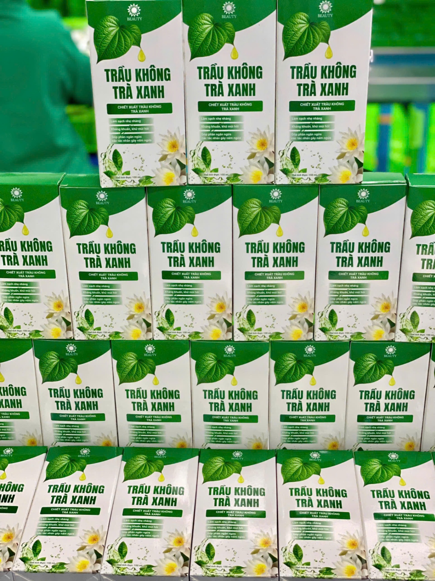 Dung Dịch Vệ Sinh Phụ Nữ Tía Tô Trầu Không Trà Xanh 150ml MV921078 - TRÀ XANH