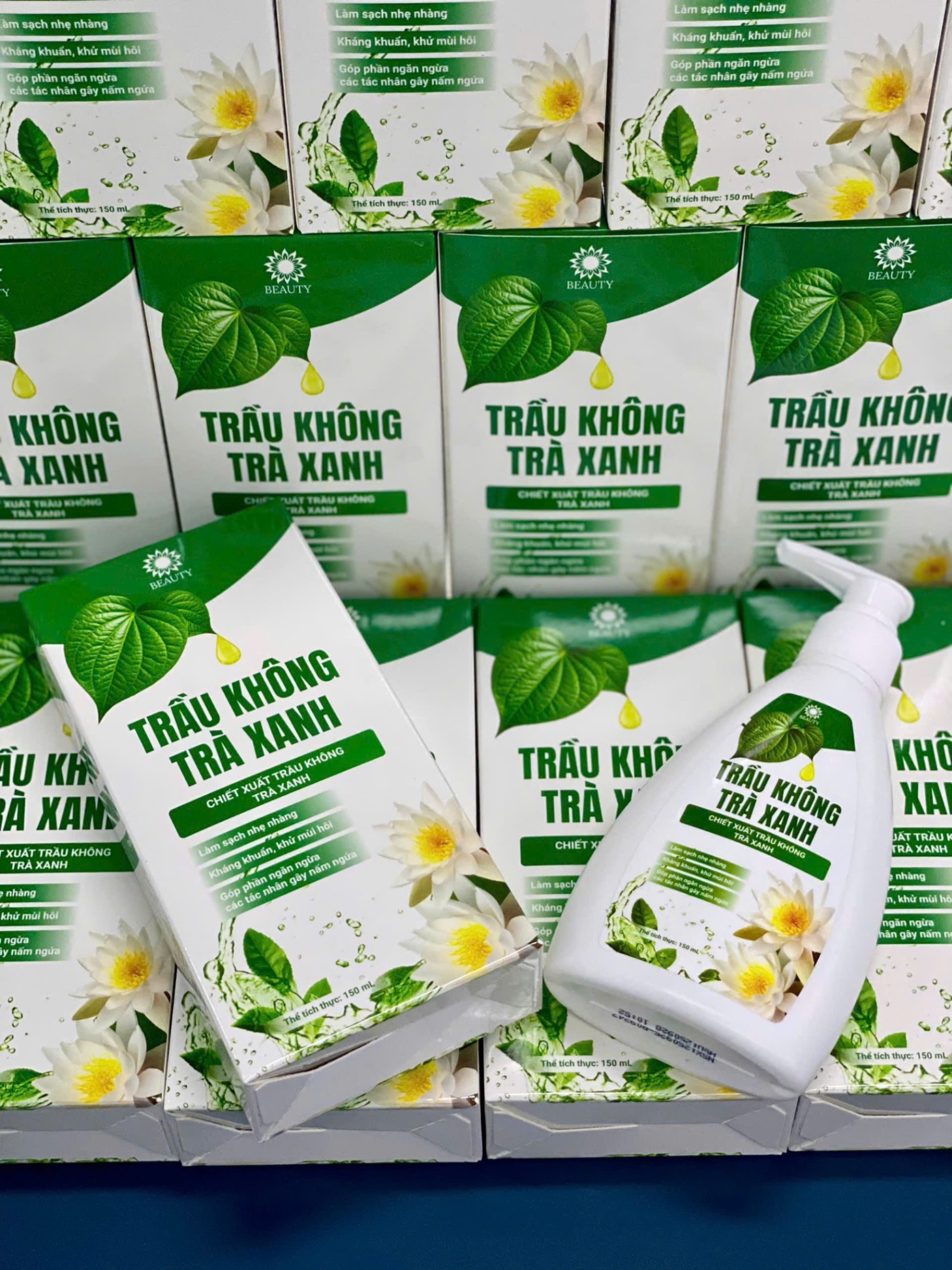 Dung Dịch Vệ Sinh Phụ Nữ Tía Tô Trầu Không Trà Xanh 150ml MV921078 - TRÀ XANH
