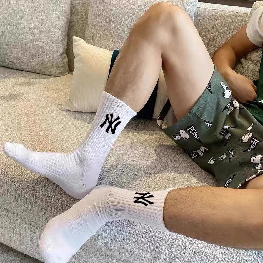 Vỉ 10 Đôi NY Cổ Cao Free Size Người Lớn - MÀU TRẮNG