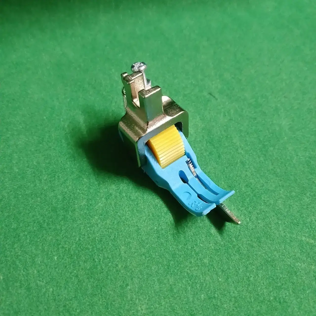 Chân Vịt Diễu Mí Bánh Xe SP-18 Có Cữ – Máy 1 Kim Công Nghiệp