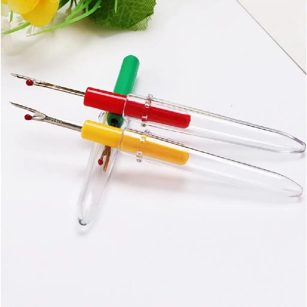 Cây tháo chỉ rạch khuy dài 8.8cm cán nhựa tròn nhiều màu sắc ngẫu nhiên