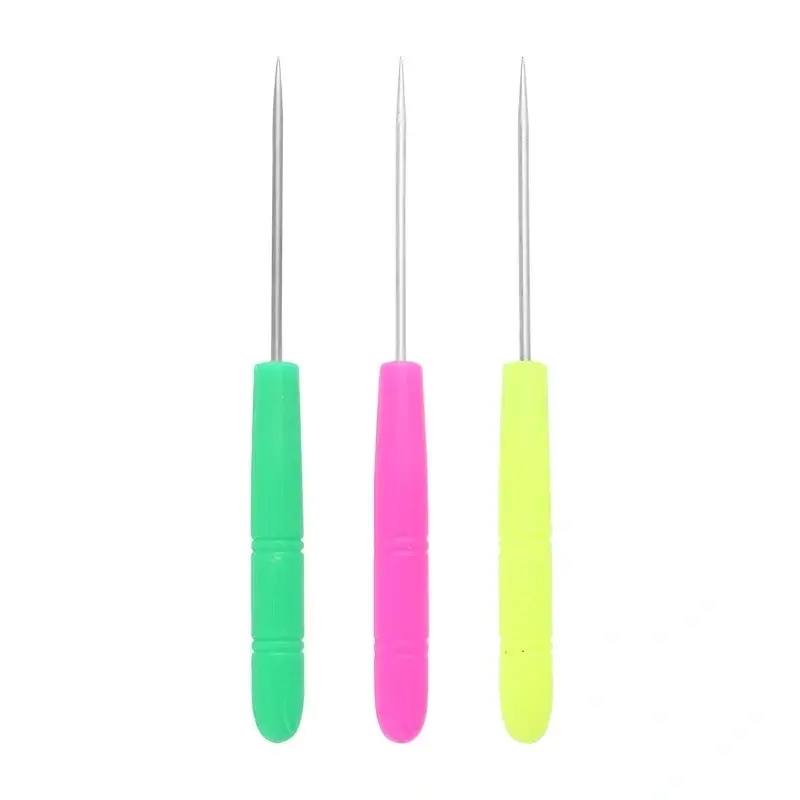 Dùi lỗ vải cán nhựa tròn dài 12.5cm nhiều màu sắc
