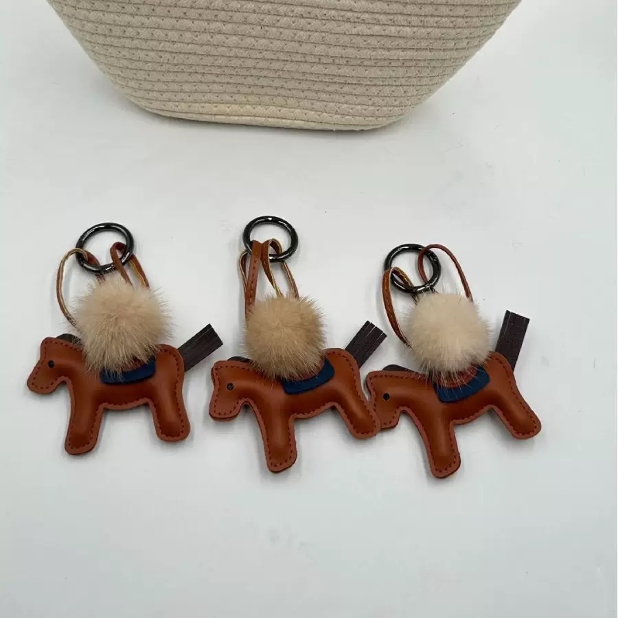 Móc khoá ngựa da