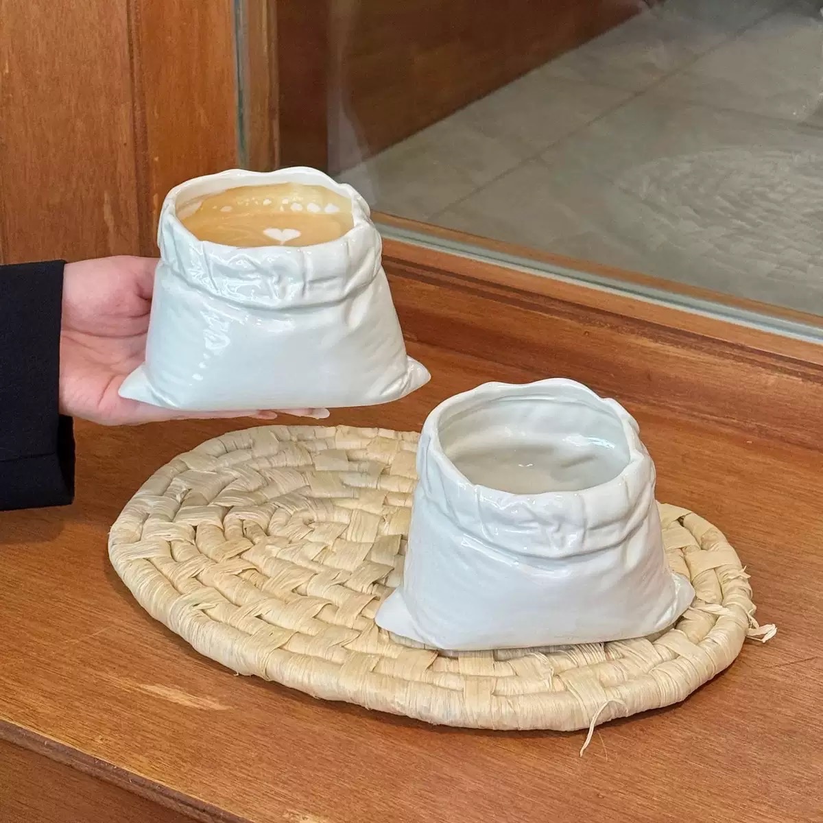 Cốc gốm hình bao bố