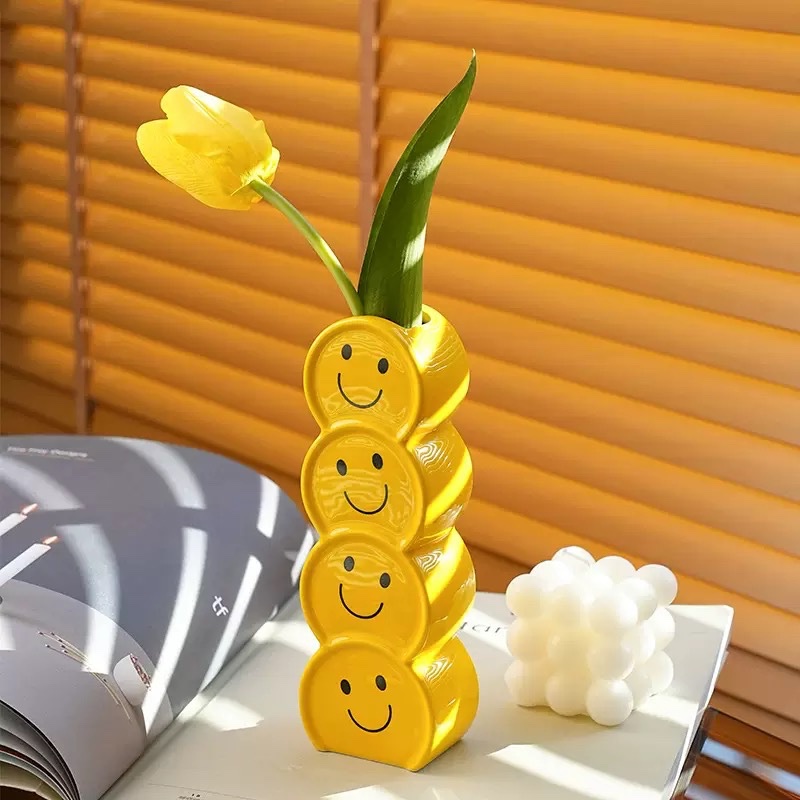 Bình gốm mặt cười