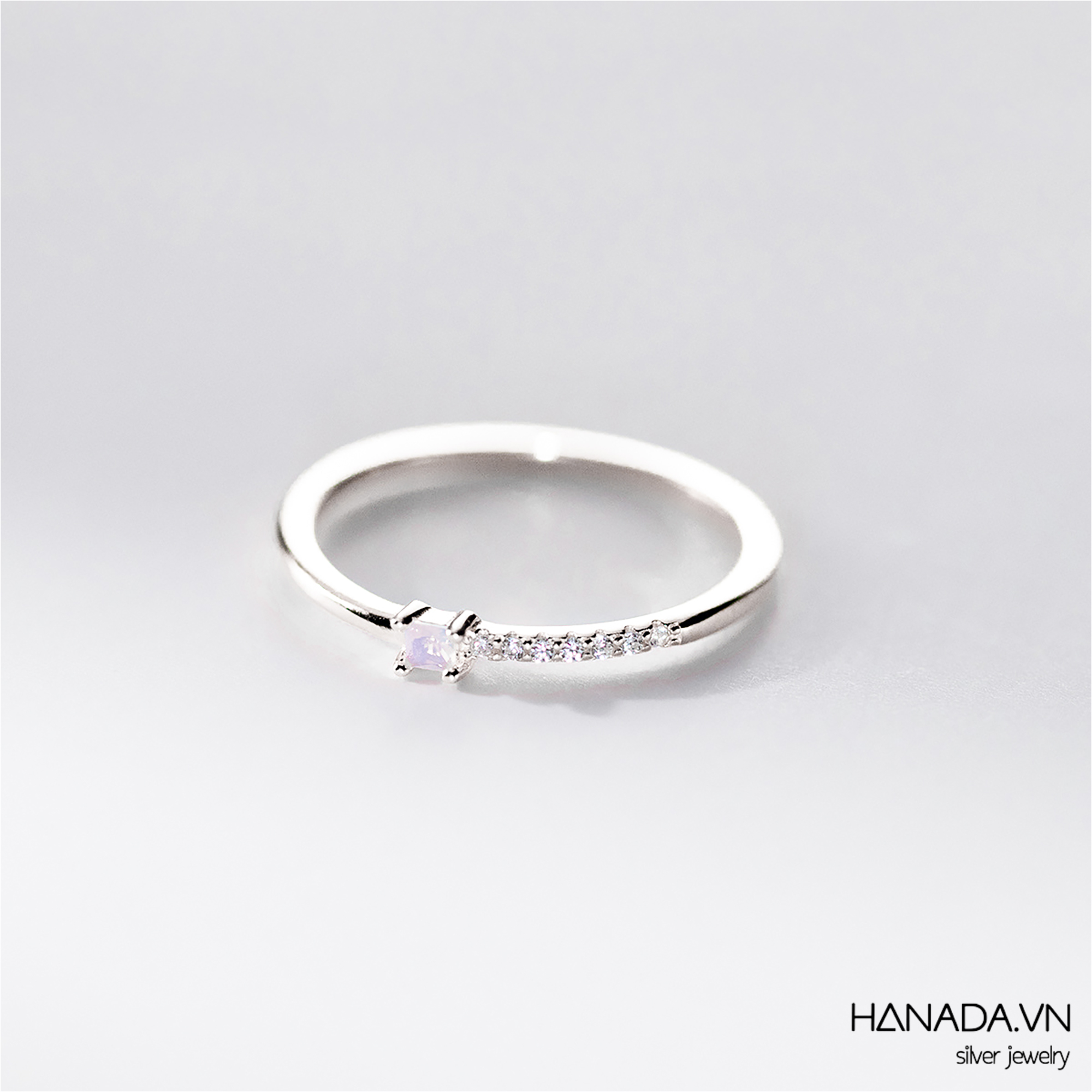 Nhẫn đá hồng phối đá trắng 2649