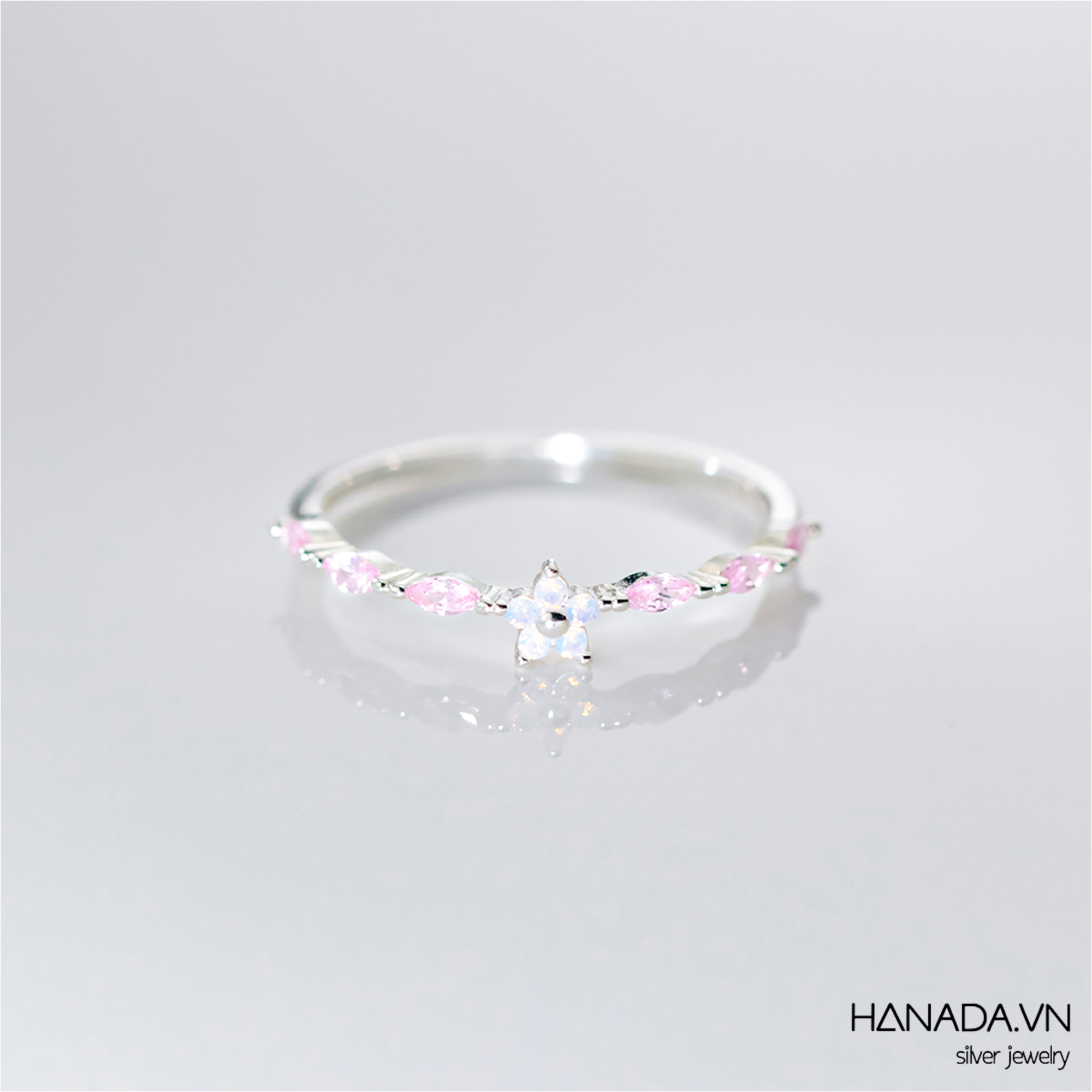 Nhẫn hoa phối đá hồng 2648