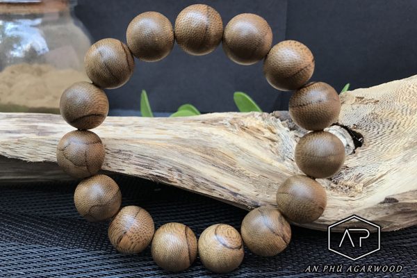 Vòng tay nghệ thuật trầm hương
