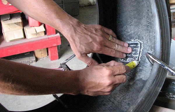 DỊCH VỤ VÁ LỐP Ô TÔ 24/7 TẠI HÀ NỘI
