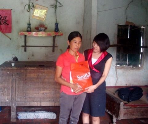 Sunfly chia sẻ khó khăn với chị Hà tại Bắc Ninh