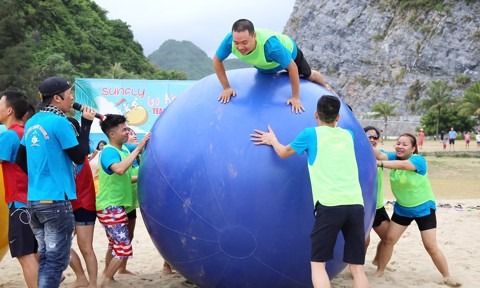 Mặc gì khi đi du lịch biển hè này?