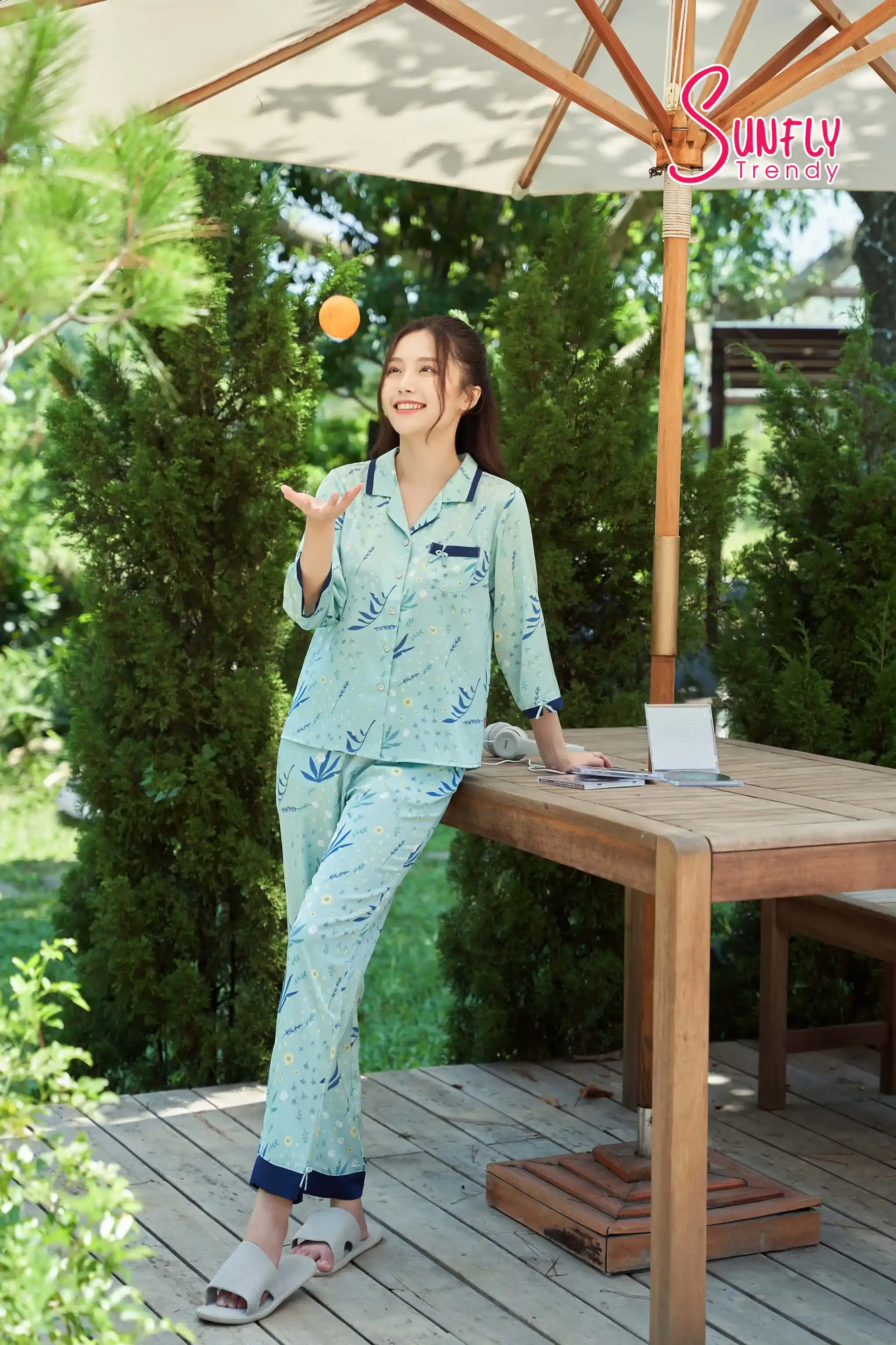 Nên phơi đồ lụa ở những nơi khuất nắng và có nhiều gió để tránh ảnh hưởng tới độ mới của sản phẩm
