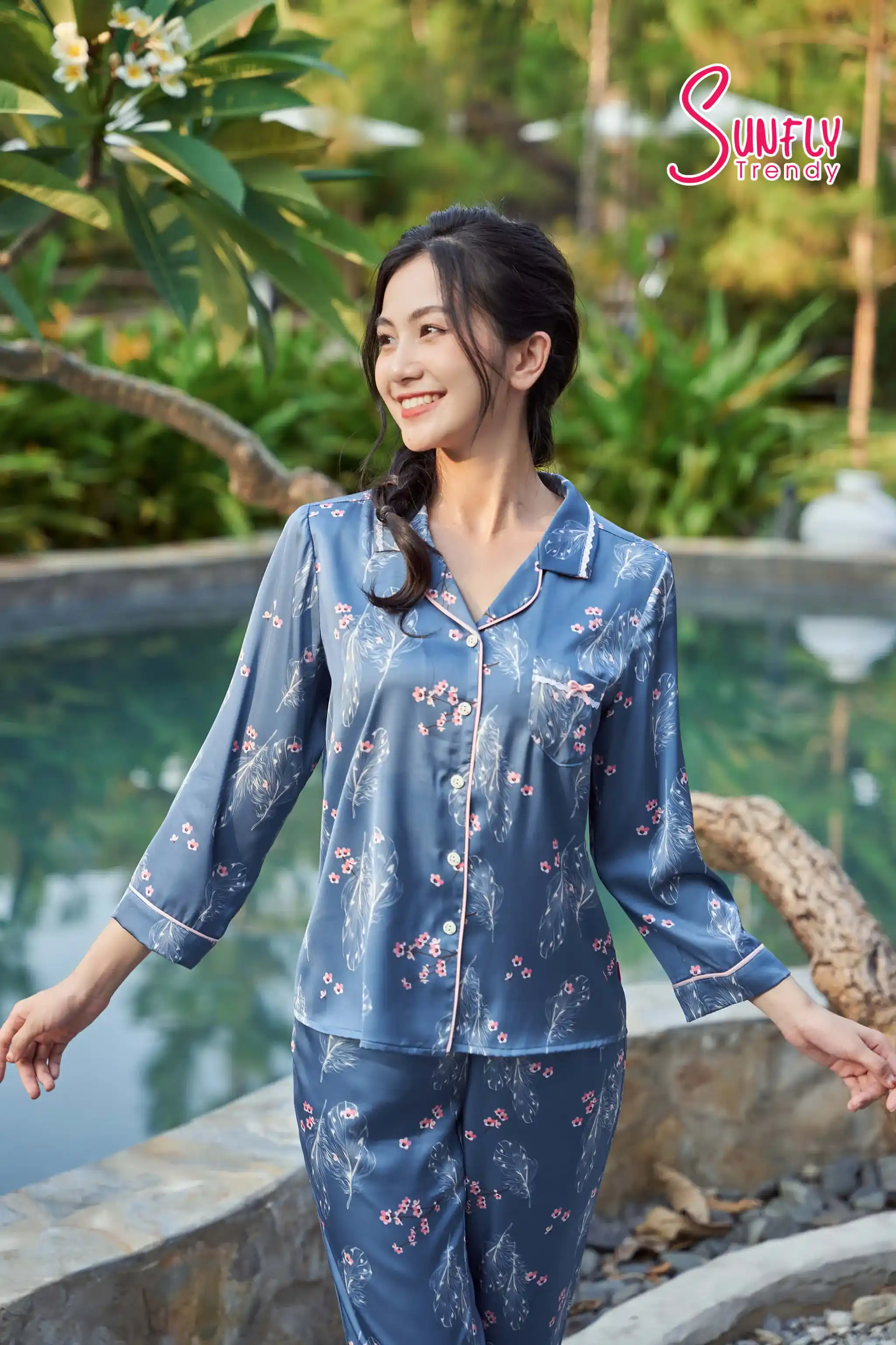Xả vải bằng nước lạnh sẽ giúp sợi vải săn lại và không bị bay màu