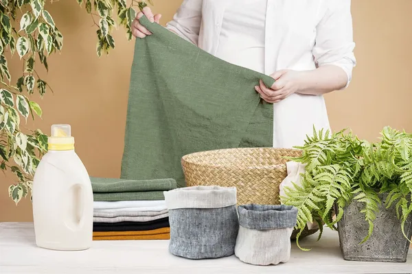 Cach-giat-va-bao-quan-trang-phuc-vai-linen-1.webp