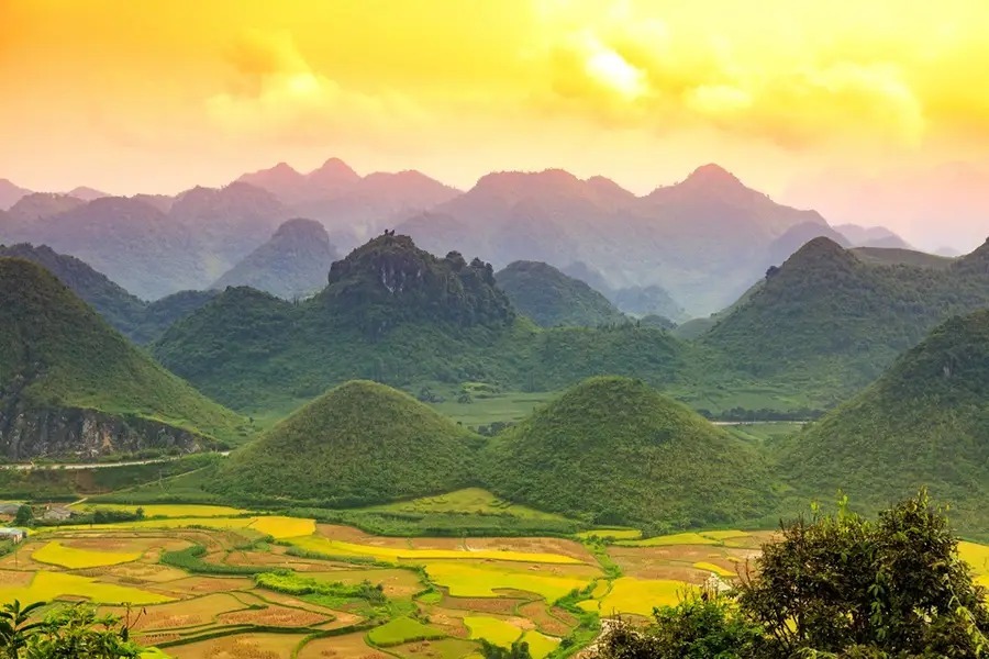Đi Hà Giang mặc gì để săn ảnh đẹp? Gợi ý outfit nổi bật mọi khung hình