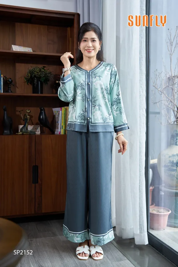 Lua-gam-va-lua-satin-Cach-phan-biet-uu-diem-va-ung-dung-trong-thoi-trang-6.webp