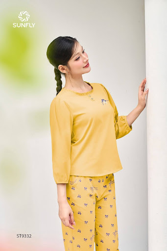 Trang phục màu vàng