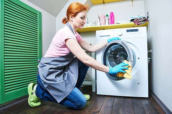 Vệ sinh máy giặt thường xuyên và khử mùi lồng giặt
