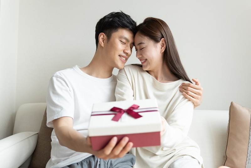 Lưu ý khi tặng quà khiến vợ bất ngờ