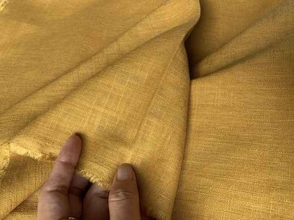 Bề mặt vải lanh hơi xước nhẹ