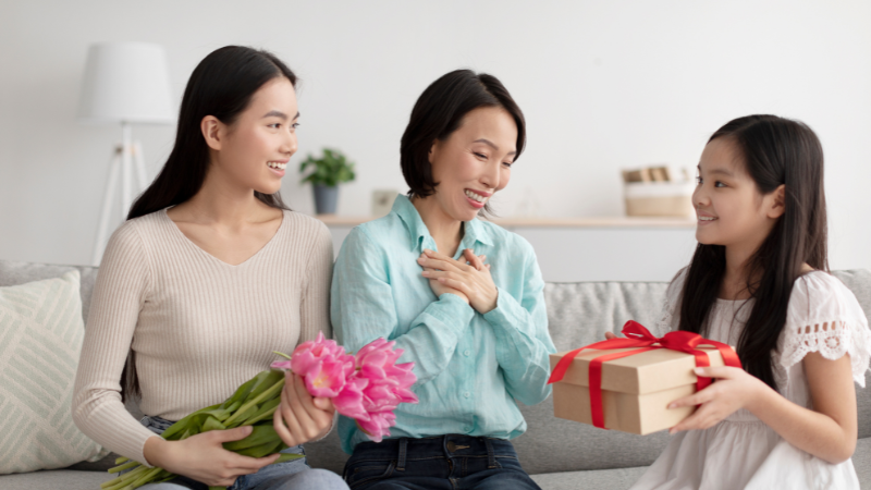 Vì sao quà tặng mẹ cuối năm luôn mang ý nghĩa đặc biệt?