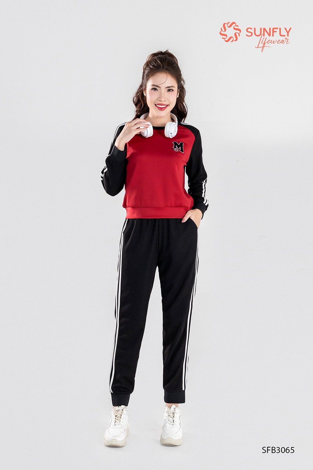 MIX-MATCH-CONG-SO-VOI-AO-THUN-DAI-TAY-2.webp