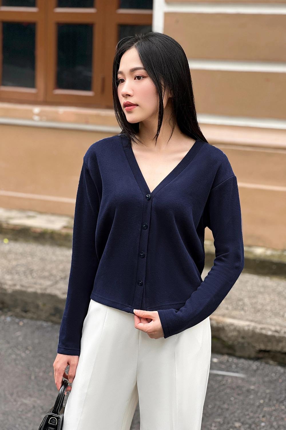 MIX-MATCH-CONG-SO-VOI-AO-THUN-DAI-TAY-7.webp