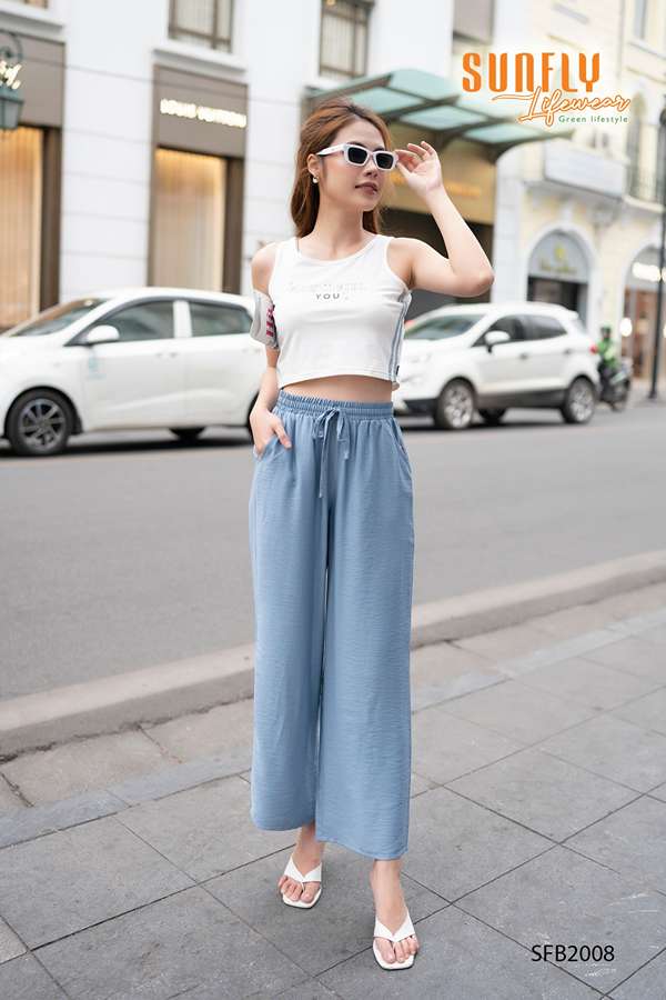 Áo croptop kết hợp quần dài linen ống suông rộng