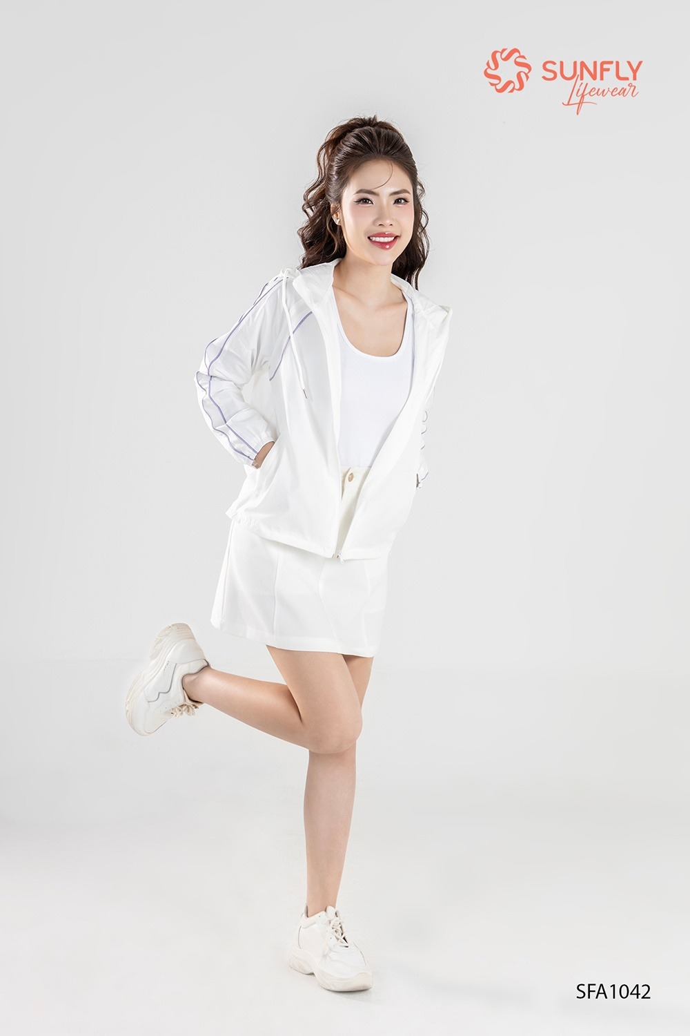 Mix áo tank top nữ cùng chân váy – nữ tính và cuốn hút