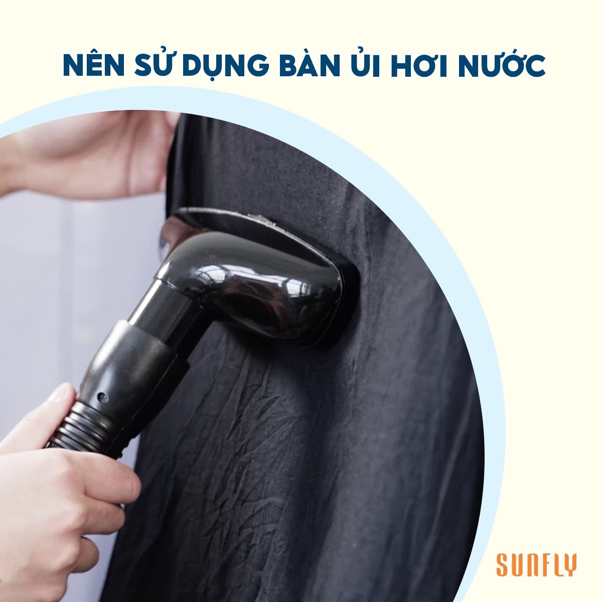 Bạn nên sử dụng bàn là hơi nước để tránh làm hư hỏng vải.