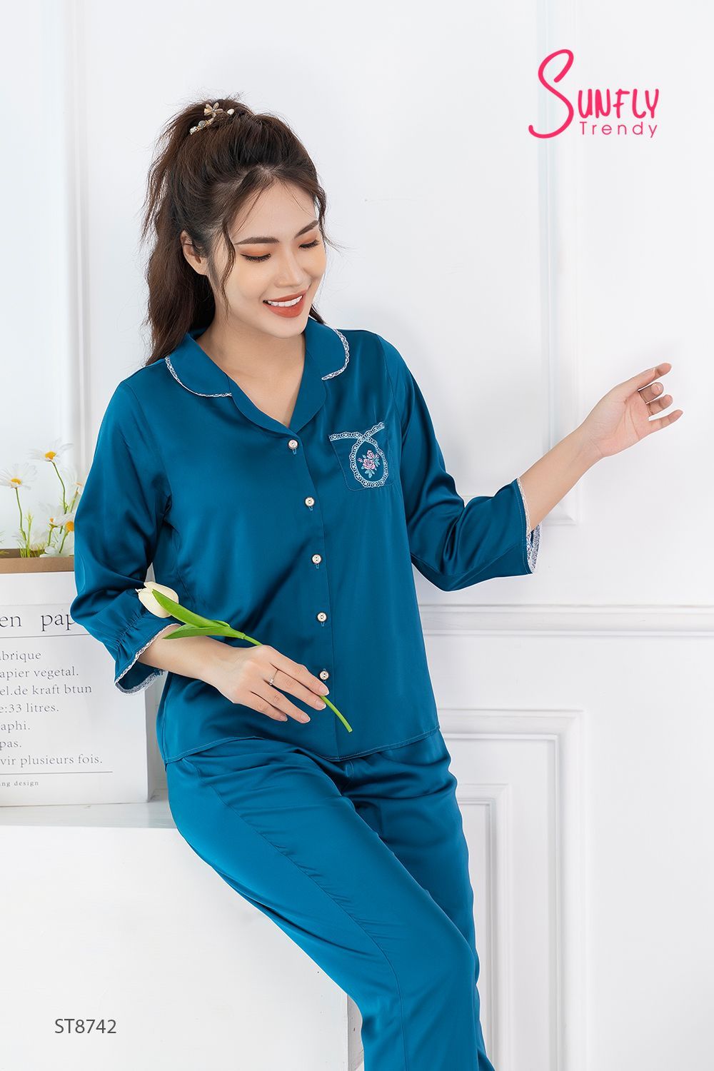Bộ pijamas lụa áo tay lỡ quần dài ST8742