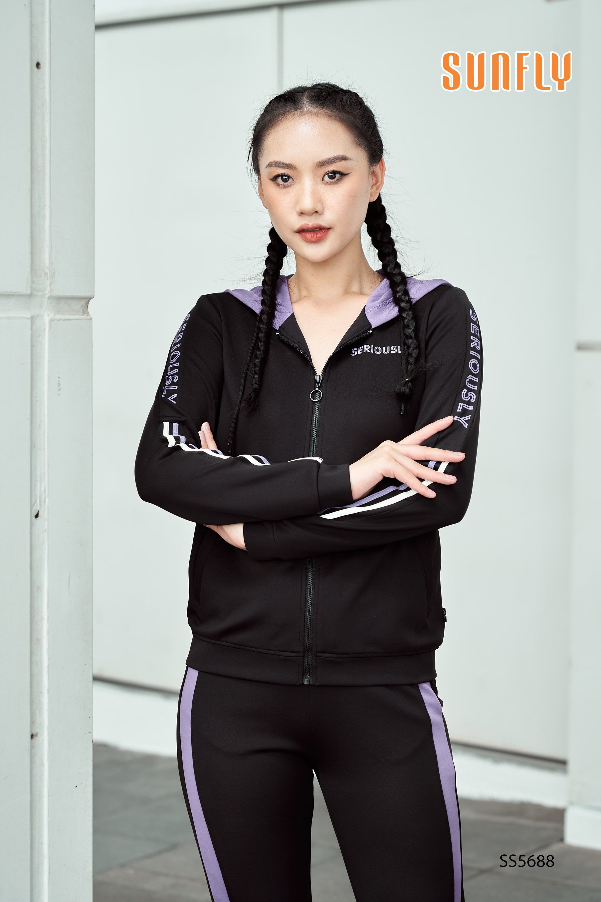 Bộ thể thao poly 2 da kéo khóa có mũ áo dài quần dài SS5688
