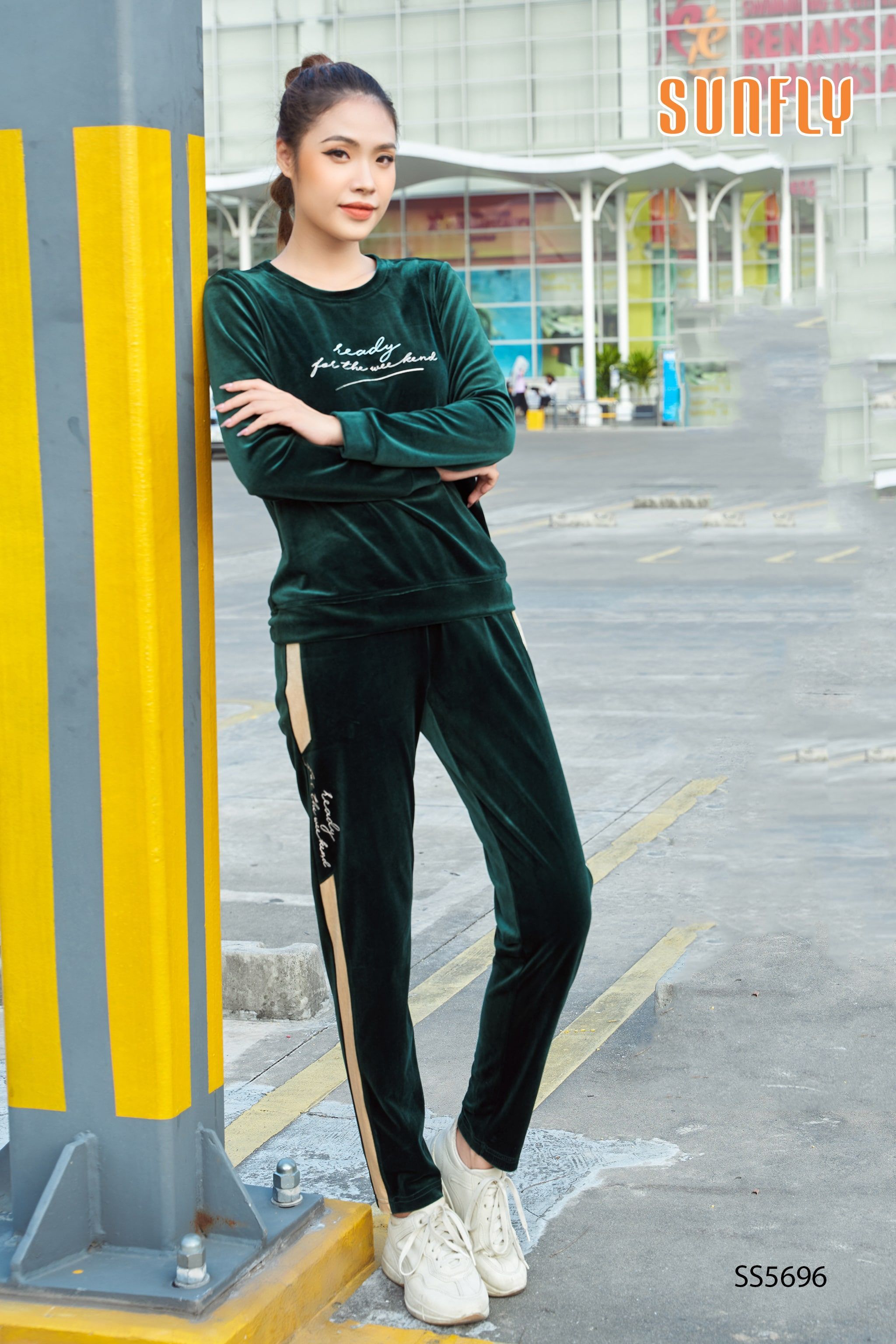 Bộ thể thao nhung chui đầu SS5696